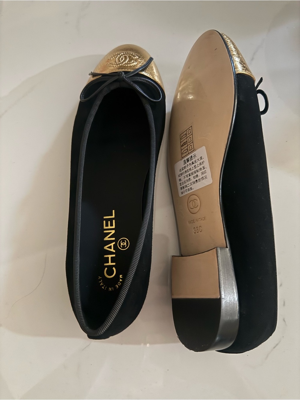 Black and Gold Leather Cap-Toe Ballet Flats Shoes. - Picture 3 of 4